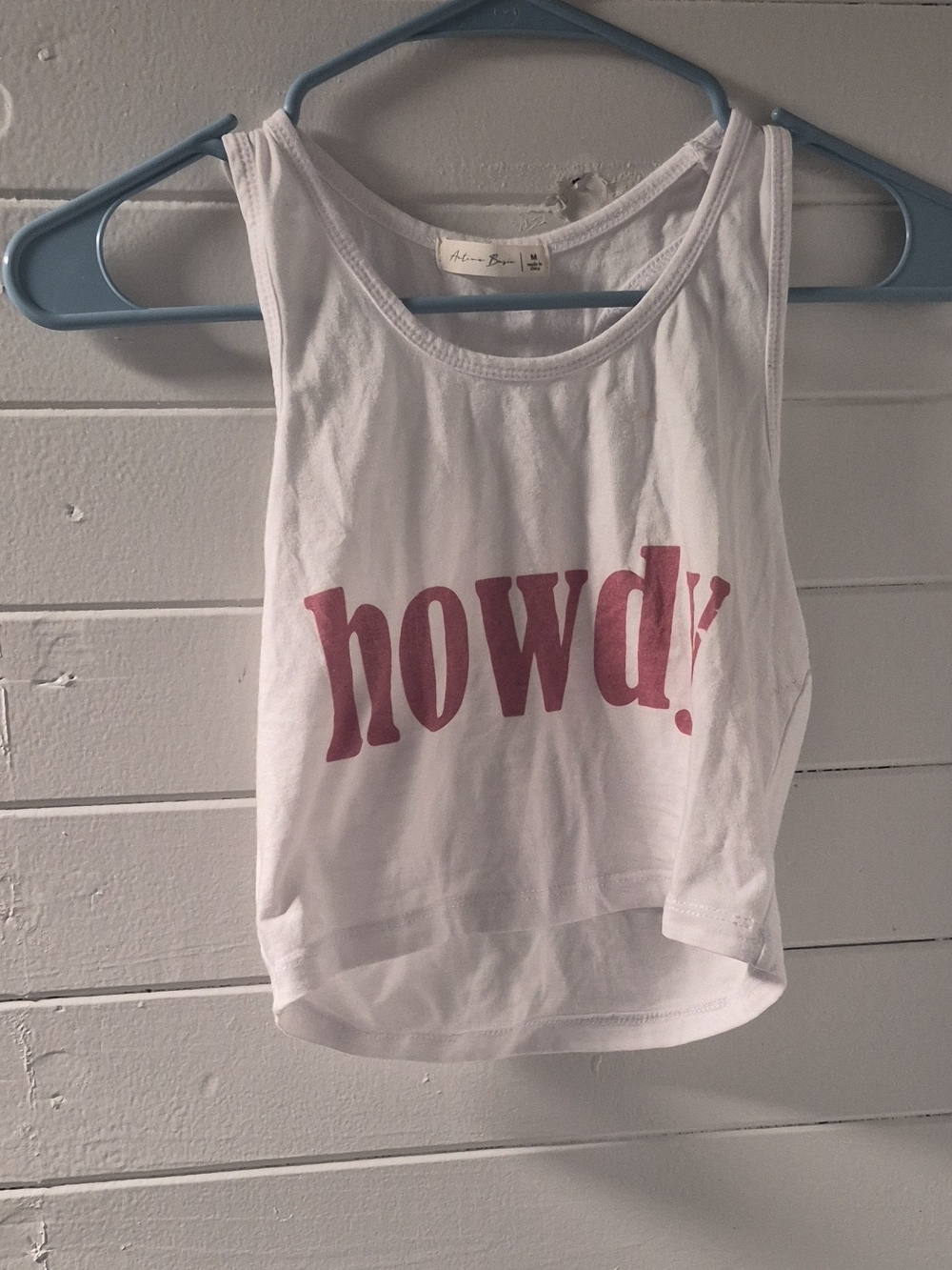 Active Basic White Tank Top with Pink "howdy!" Print